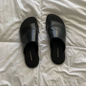 Women’s 100% black leather slides. W 41 IT